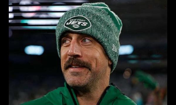 Aaron Rodgers richt zich op zijn eigen coaches nadat Green Bay Packers schaamte hebben vermeden