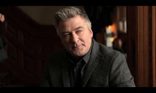 Alec Baldwin geeft 'rauw en intens' eerste interview na de fatale schietpartij op Rust