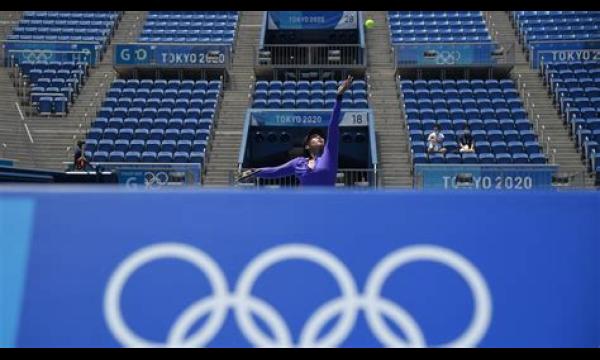 Ambtenaren Olympische Spelen Tokyo 2020 op rood alarm nadat beer het softbalstadion binnensluipt