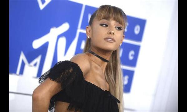 Ariana Grande's nieuwe nummer 34+35 heeft een zeer ordinaire betekenis die fans hebben ontdekt