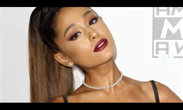 Ariana Grande is onherkenbaar nadat ze zichzelf een dramatische make-over heeft gegeven