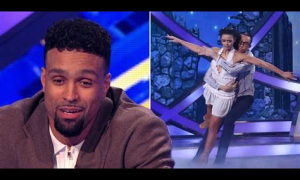 Ashley Banjo van Dancing On Ice stort zich uit over Perri nadat hij de perfecte score heeft behaald