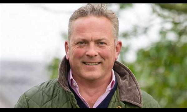 BBC Escape to the Country's Jules Hudson's leven van zelden geziene vrouw tot geldproblemen