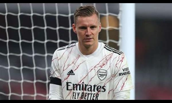 Bernd Leno werd gedwongen het outfield-uittenue van Arsenal te dragen tegen Wolves