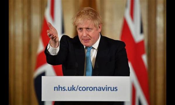 Boris Johnson heeft alle Engelse pubs en restaurants een sluitingstijd van 22.00 uur opgelegd