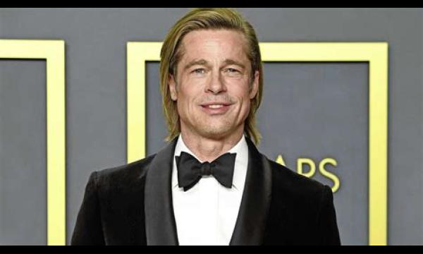 Brad Pitt wordt in rolstoel uit ziekenhuis geduwd na 'tandartswerk'