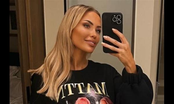 Christine McGuinness roept meerval op omdat ze haar stomende bikinifoto's heeft gestolen