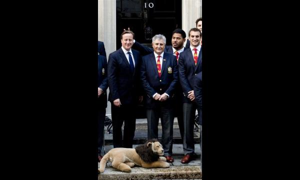 De Engelse ster Manu Tuilagi haalde een Downing Street-grap uit met voormalig premier David Cameron