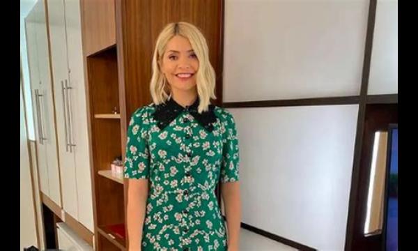 De blauwe Zara-trui van Holly Willoughby kost slechts £ 20 en is nog steeds op voorraad