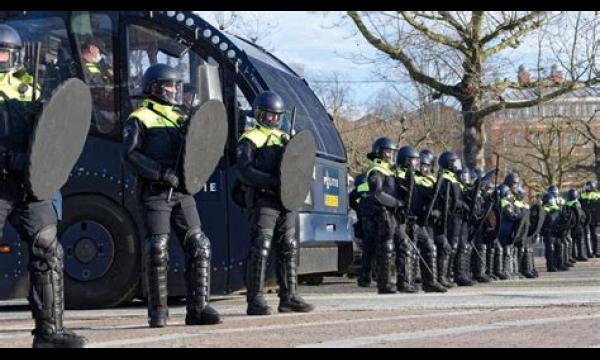 De politie geeft foto's vrij van 35 mensen die ze willen spreken na gewelddadige protesten