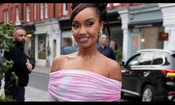 De zwangere Leigh-Anne Pinnock voert een grote schoonheidscampagne als gezicht van Maybelline