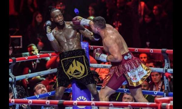 Deontay Wilder wijt het enorme ringloopkostuum aan de nederlaag tegen Tyson Fury