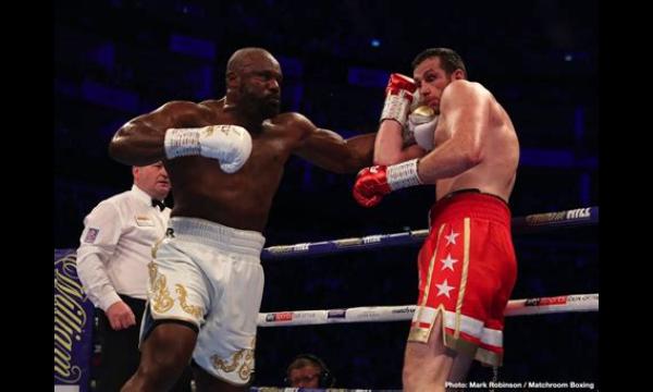 Derek Chisora ​​haalt David Haye uit terwijl hij Oleksandr Usyk feliciteert