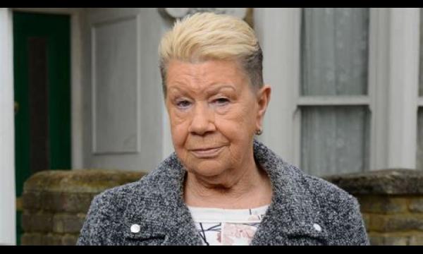 EastEnders-ster Laila Morse moest zich uitkleden in een rolstoel op ITV's Real Full Monty