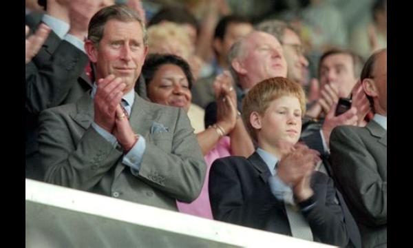 Een kijkje in de beladen relatie tussen Charles en Prins Harry toen King de diagnose kanker kreeg