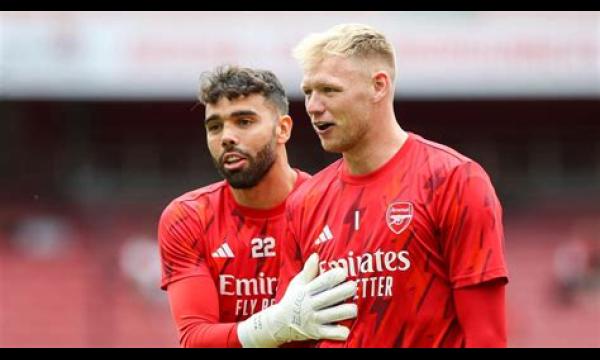 Ex-Arsenal-keeper geeft oordeel over de strijd tussen Aaron Ramsdale en David Raya