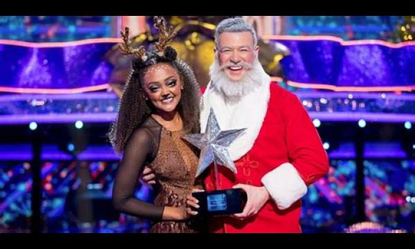 Ex-Corrie-ster Alexandra Mardell wint Strictly Christmas-special met Kai Widdrington