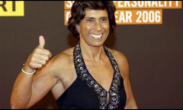 Fatima Whitbread hield een kakkerlak die haar neus op I'm A Celeb stak - en liet hem waxen