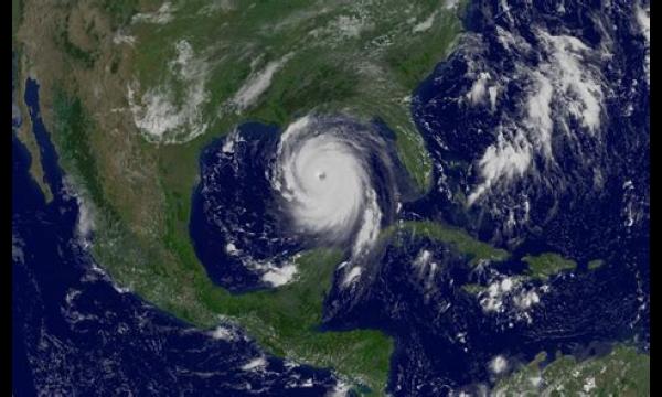 Florida en Walt Disney World orkaanwaarschuwing terwijl de storm uit de Golf van Mexico trekt