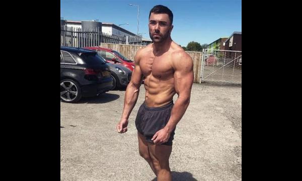 Geordie Shore's James Tindale's epische transformatie van nepbruin naar uitpuilende spieren