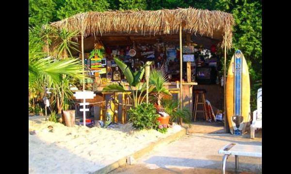 Habitat lanceert de prachtige tuin Tiki Beach Bar en is nu beschikbaar