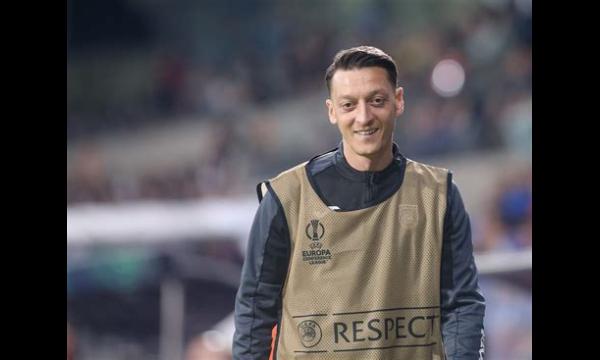 Het commentaar van Mesut Özil suggereert dat hij eindelijk van gedachten is veranderd over Arsenal