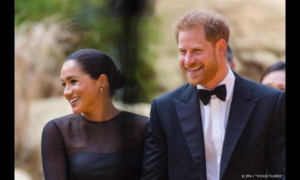 Het personeel grapte 'bevrijd Harry' over zijn relatie met Meghan Markle, nieuwe boekclaims