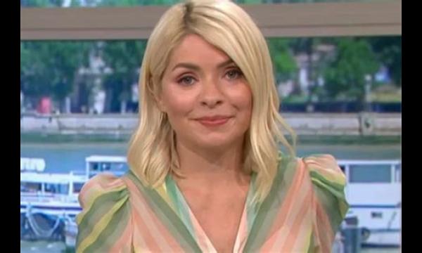 Holly Willoughby gilt van angst als Phillip Schofield een spin in haar haar vindt