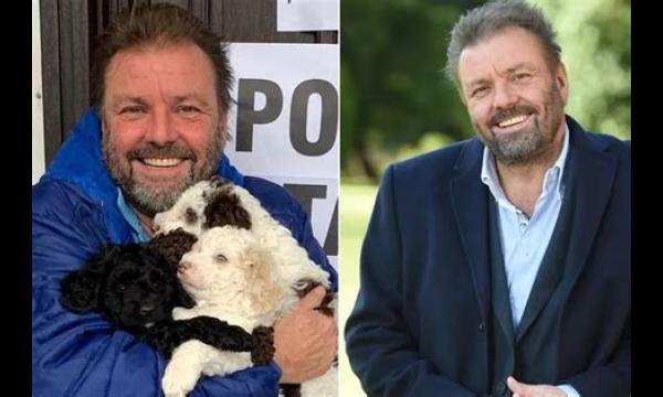 Home Under The Hammer-presentator Martin Roberts schokt fans met echte leeftijd