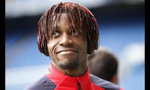 Instagram vertelt Wilfried Zaha dat hij zelf racisten moet melden als hij actie wil zien