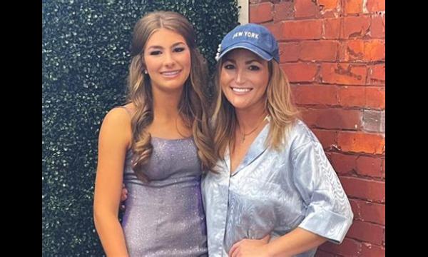 Jamie Lynn Spears viert de 12e verjaardag van lookalike dochter Maddie na een horrorcrash