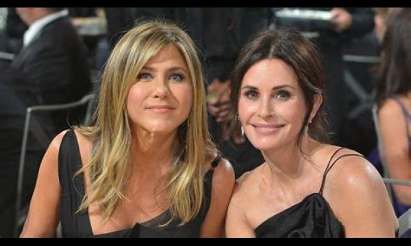 Jennifer Aniston ‘bezorgd over haar eenzame vriendin Courteney Cox’ in lockdown