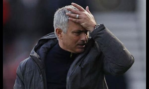 Jose Mourinho geeft toe dat voetbal "zijn wereld" is, omdat hij wanhopig wedstrijden mist