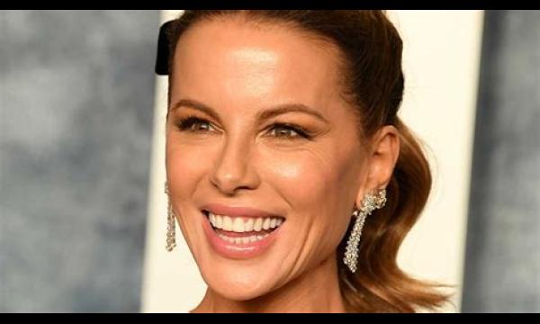 Kate Beckinsale deelt stralende lookalike foto's met de vader van wijlen Porridge-acteur