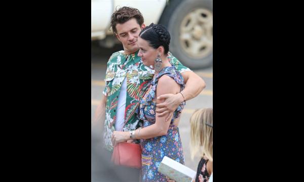 Katy Perry en Orlando Bloom transformeren in buitenaardse wezens voor een buitenaardse date-avond