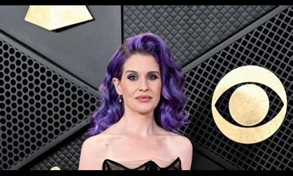 Kelly Osbourne wil haar 'hangende borsten' herstellen na gewichtsverlies in de maaghuls