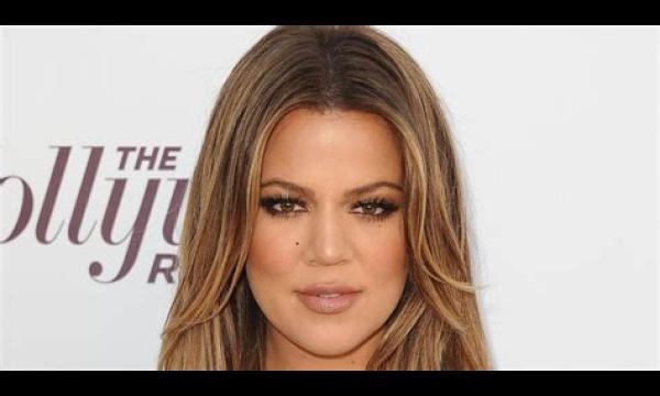 Khloé Kardashian deelt Bijbelpassages uit in cryptische berichten over ‘nep’-mensen