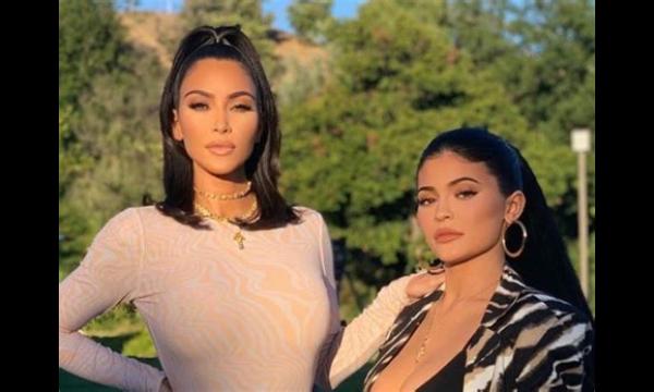 Kim Kardashian beweert dat zus Kylie Jenner berucht is vanwege het stelen van haar kleding