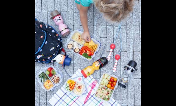 Kinderen mogen geen etuis meenemen naar school, maar lunchtrommels zijn prima