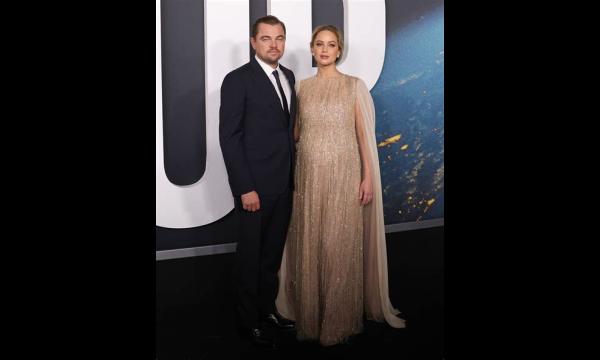 Leonardo DiCaprio en Jennifer Lawrence zien er totaal anders uit na een slordige filmmake-over