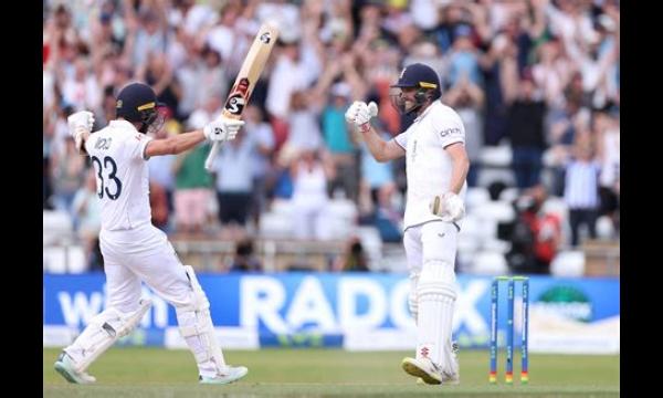 Mark Wood waarschuwt Australië nadat Engeland met vijf wickets de derde Ashes Test heeft behaald