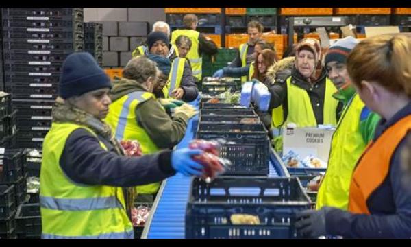 Morrisons lanceert boodschappenpakketten die klanten kunnen kopen voor lokale voedselbanken