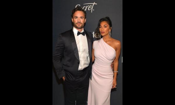 Nicole Scherzinger belijdt liefde voor vriend Thom Evans op de eerste verjaardag