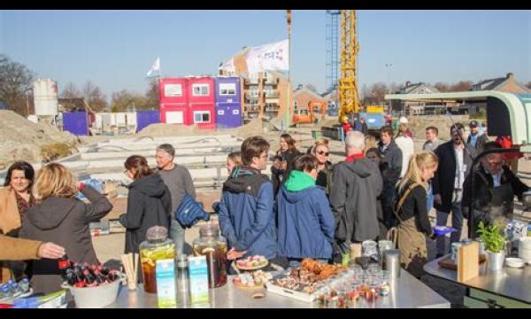 Nieuwe kopers willen zo graag bezoekers dat 55% er zonder bed of bank intrekt