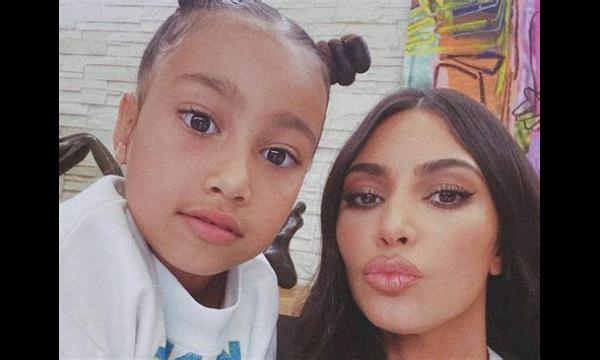 North West doet brute onthulling over de huishoudelijke vaardigheden van haar moeder Kim Kardashian