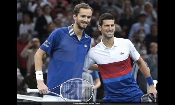 Novak Djokovic in tranen terwijl Daniil Medvedev de US Open-finale in twee sets wint