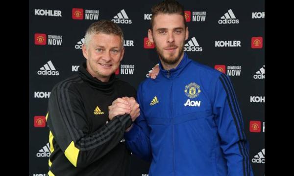 Ole Gunnar Solskjaer laat David de Gea zwetend op zijn plek achter na een blunder bij Chelsea