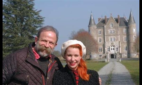 Ontsnap naar het kasteel. Dick en Angel Strawbridge pauzeren hun zaken terwijl C4 uitvalt