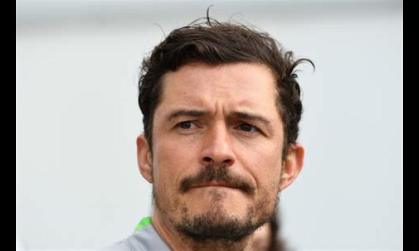 Orlando Bloom corrigeert lastige tatoeagefout na het verkeerd spellen van de naam van zijn zoon