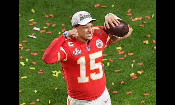 Patrick Mahomes herstructureert het contract van Kansas City Chiefs, geïnspireerd door Tom Brady